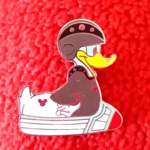 DISNEY SPACEMAN DONALD DUCK PIN